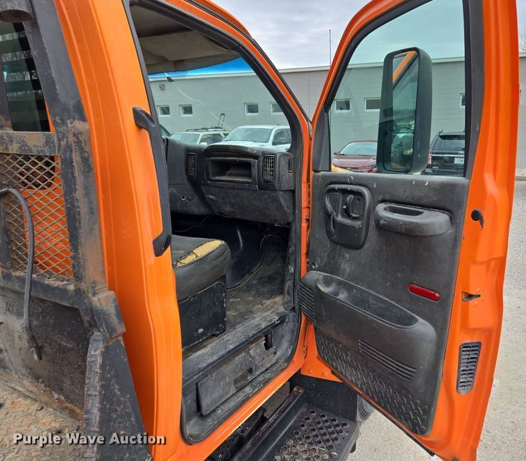 image for item EQ6904 2008 GMC  C4500 flatbed truck