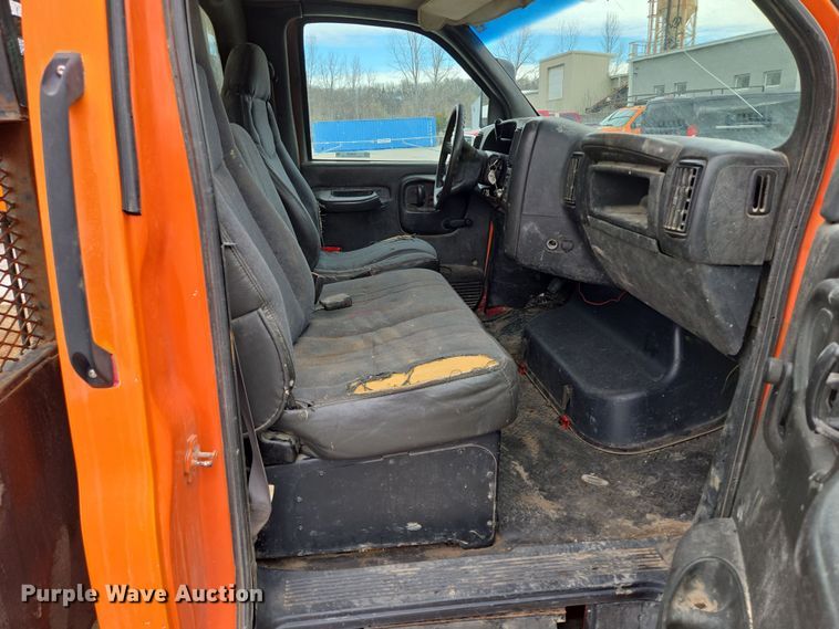 image for item EQ6904 2008 GMC  C4500 flatbed truck