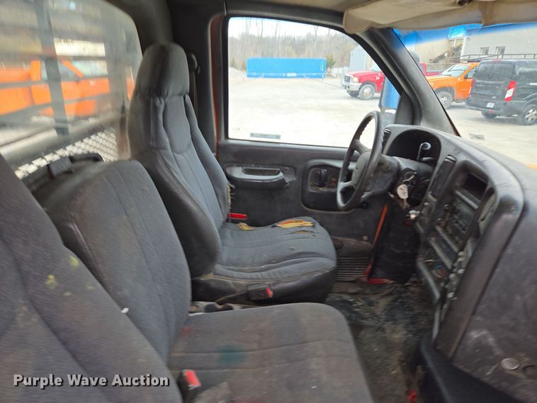 image for item EQ6904 2008 GMC  C4500 flatbed truck