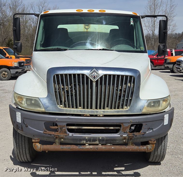 image for item EQ6905 2007 International  4200 water truck