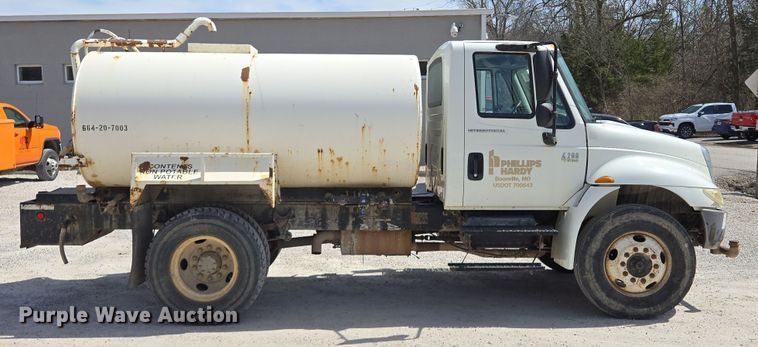 image for item EQ6905 2007 International  4200 water truck