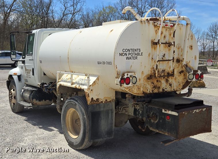 image for item EQ6905 2007 International  4200 water truck