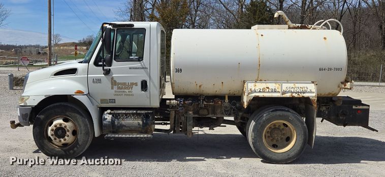 image for item EQ6905 2007 International  4200 water truck