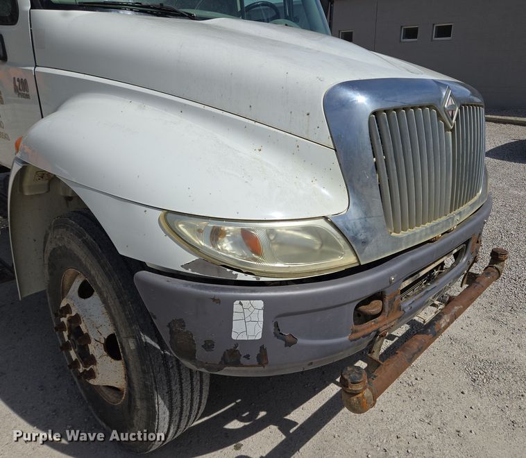 image for item EQ6905 2007 International  4200 water truck