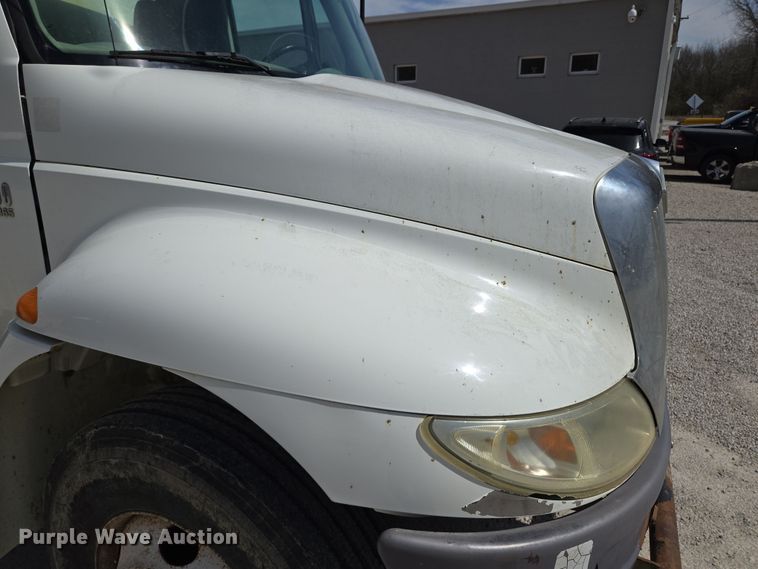 image for item EQ6905 2007 International  4200 water truck