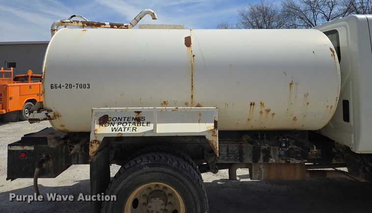 image for item EQ6905 2007 International  4200 water truck