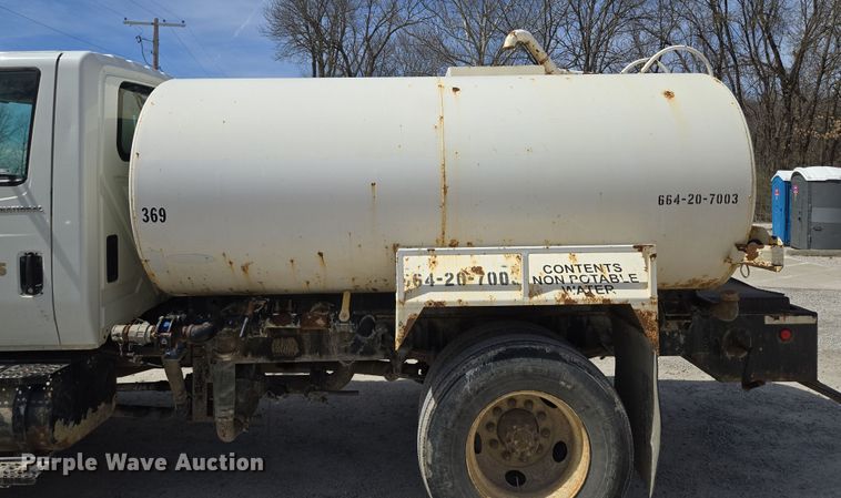 image for item EQ6905 2007 International  4200 water truck