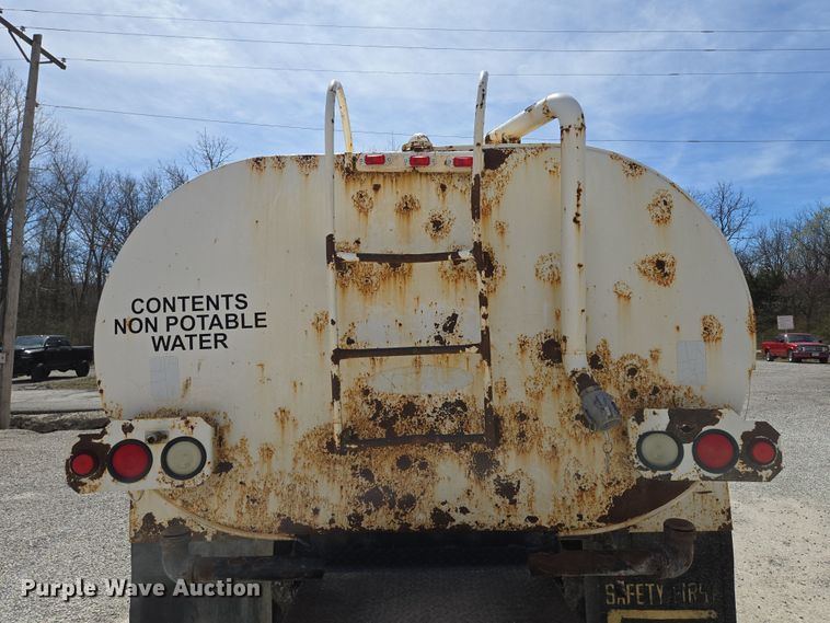 image for item EQ6905 2007 International  4200 water truck