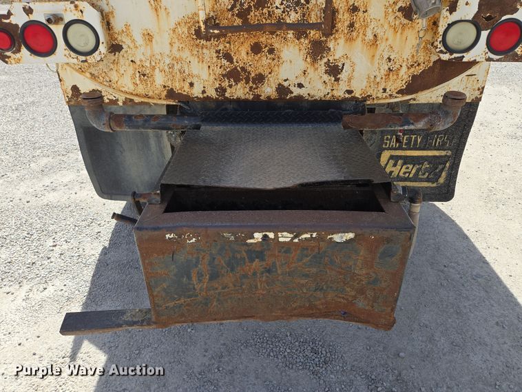 image for item EQ6905 2007 International  4200 water truck