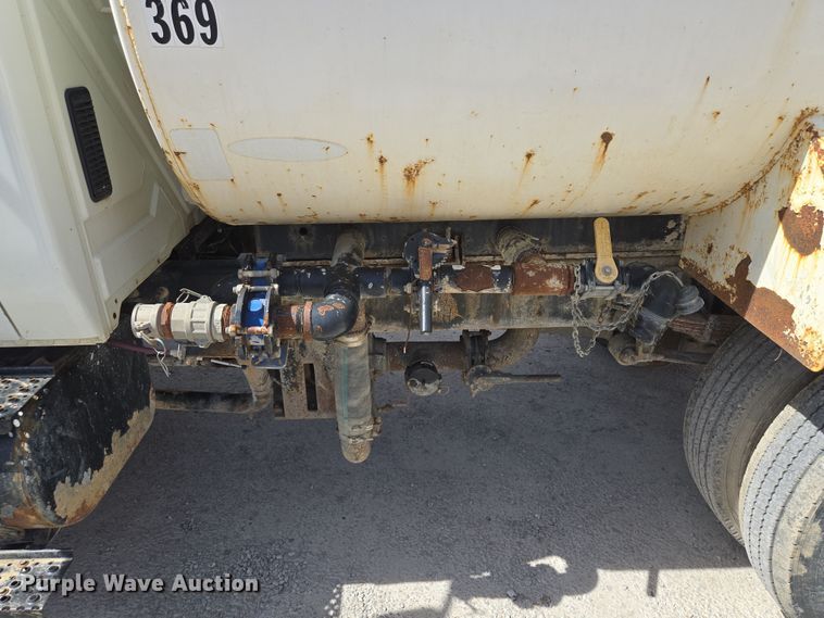 image for item EQ6905 2007 International  4200 water truck