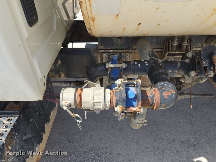 image for item EQ6905 2007 International  4200 water truck