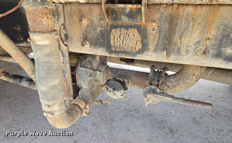 image for item EQ6905 2007 International  4200 water truck