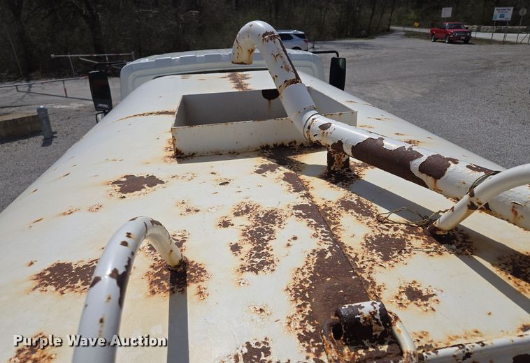 image for item EQ6905 2007 International  4200 water truck