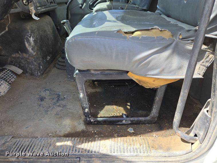 image for item EQ6905 2007 International  4200 water truck