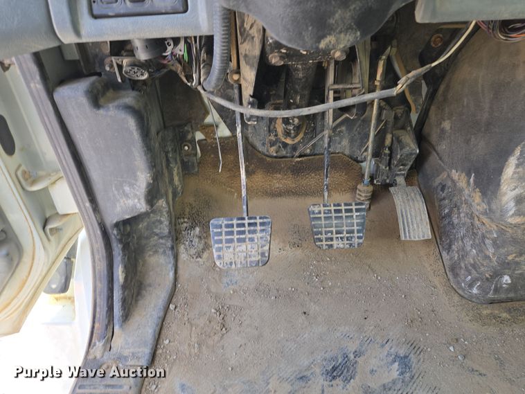 image for item EQ6905 2007 International  4200 water truck