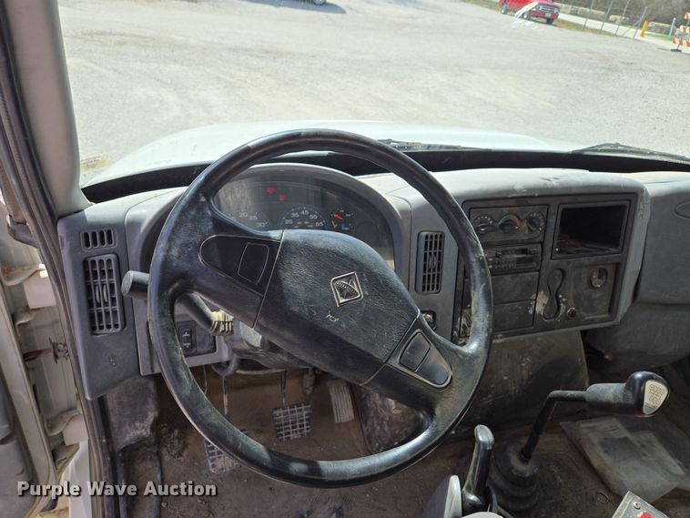 image for item EQ6905 2007 International  4200 water truck