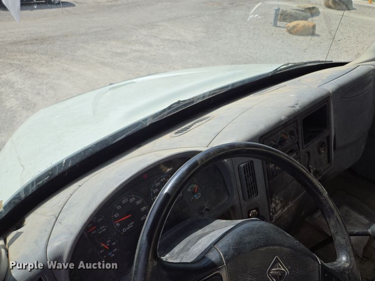 image for item EQ6905 2007 International  4200 water truck