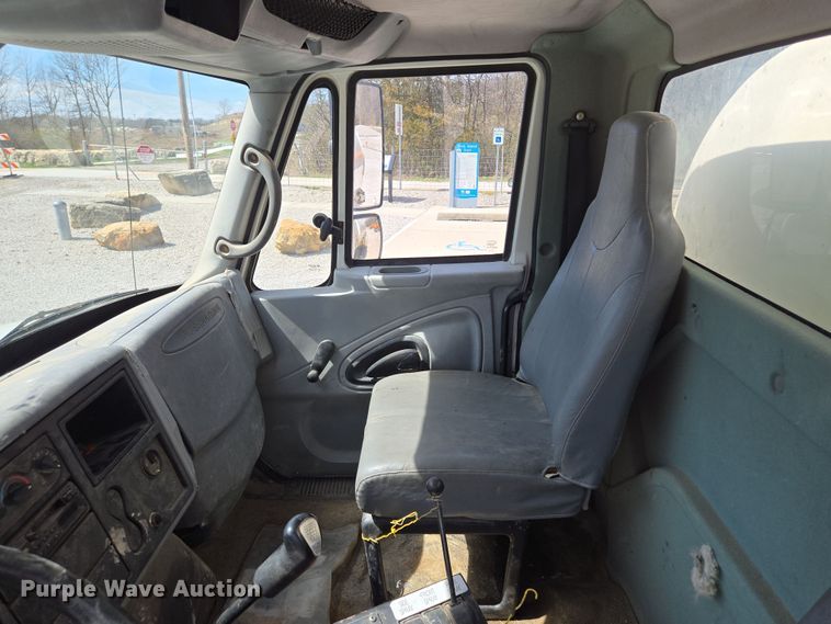 image for item EQ6905 2007 International  4200 water truck