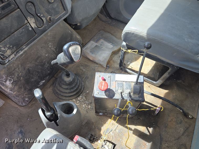 image for item EQ6905 2007 International  4200 water truck