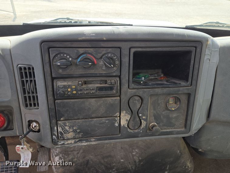 image for item EQ6905 2007 International  4200 water truck