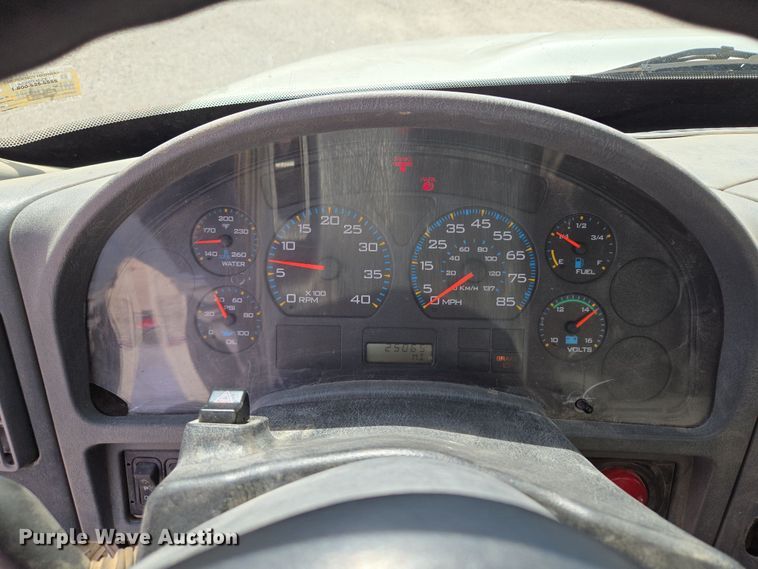 image for item EQ6905 2007 International  4200 water truck