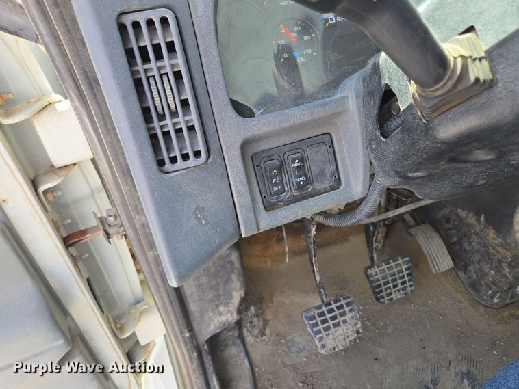 image for item EQ6905 2007 International  4200 water truck