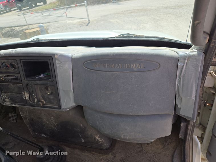 image for item EQ6905 2007 International  4200 water truck