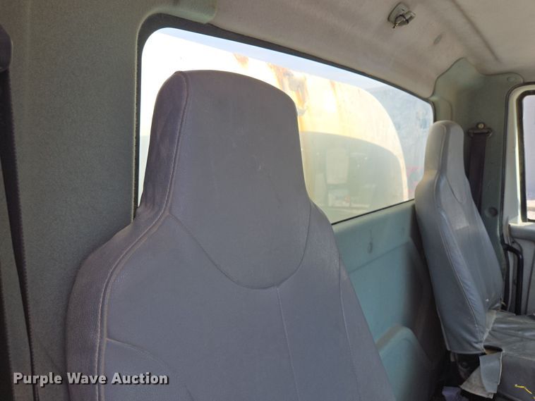 image for item EQ6905 2007 International  4200 water truck