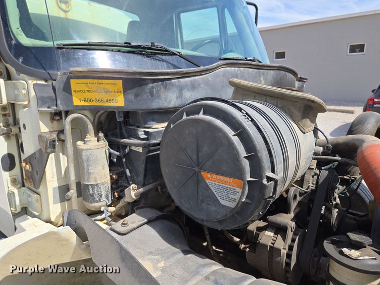 image for item EQ6905 2007 International  4200 water truck