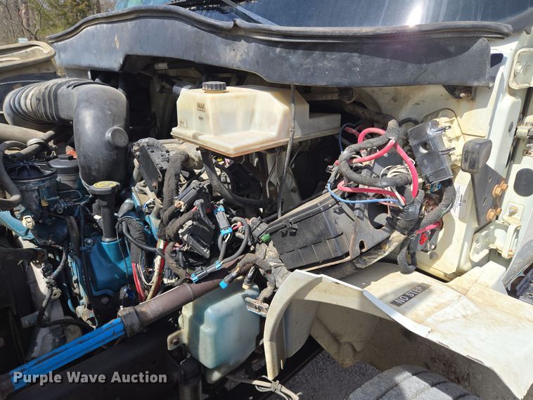 image for item EQ6905 2007 International  4200 water truck