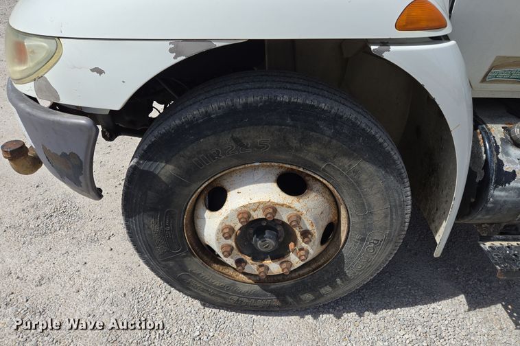 image for item EQ6905 2007 International  4200 water truck