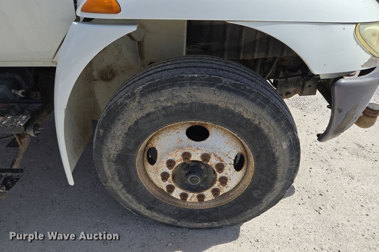 image for item EQ6905 2007 International  4200 water truck