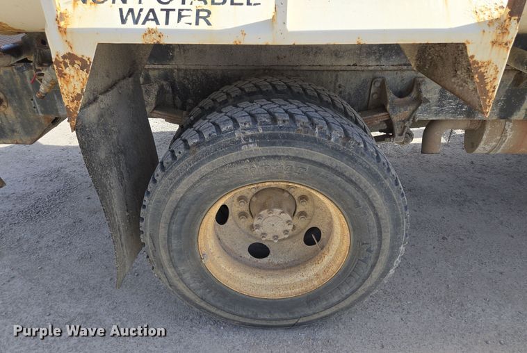 image for item EQ6905 2007 International  4200 water truck
