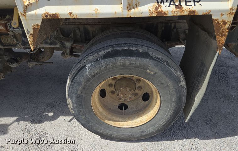 image for item EQ6905 2007 International  4200 water truck