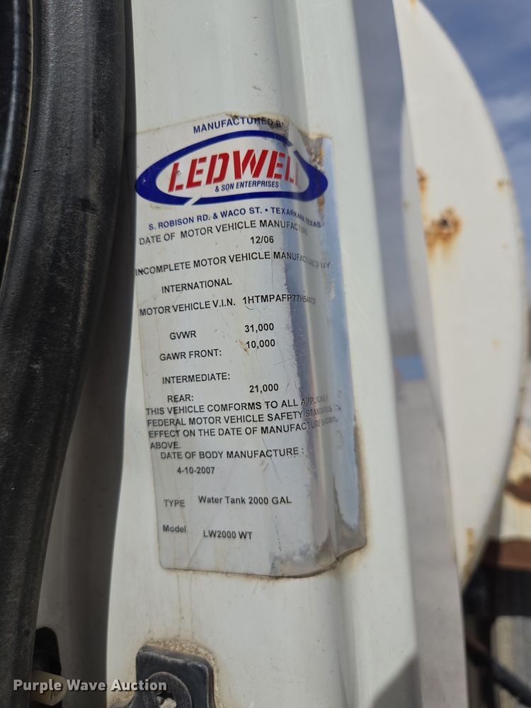 image for item EQ6905 2007 International  4200 water truck