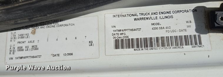image for item EQ6905 2007 International  4200 water truck