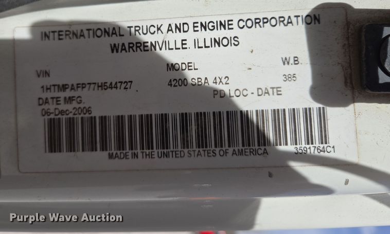 image for item EQ6905 2007 International  4200 water truck