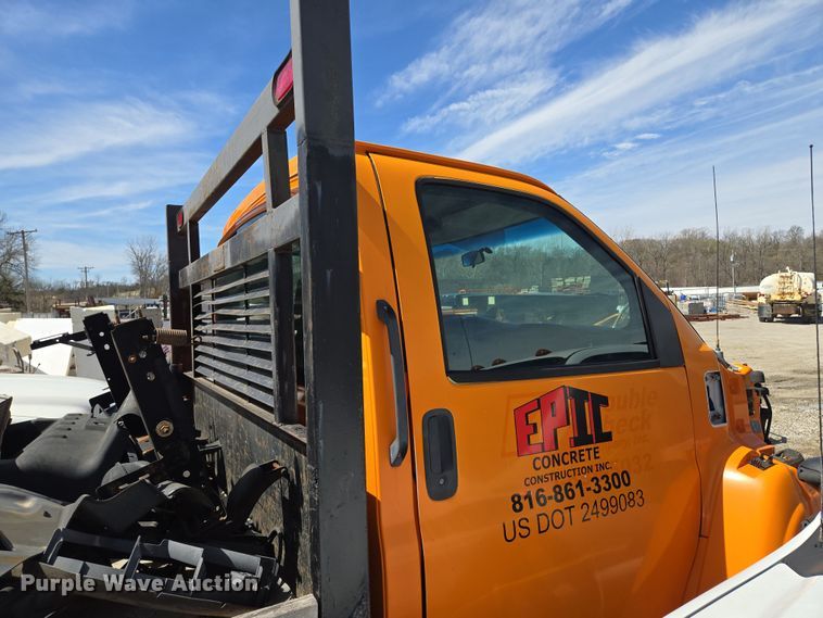 image for item EQ6911 2008 GMC C4500 flatbed truck