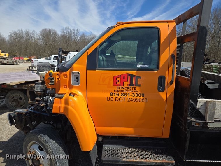 image for item EQ6911 2008 GMC C4500 flatbed truck