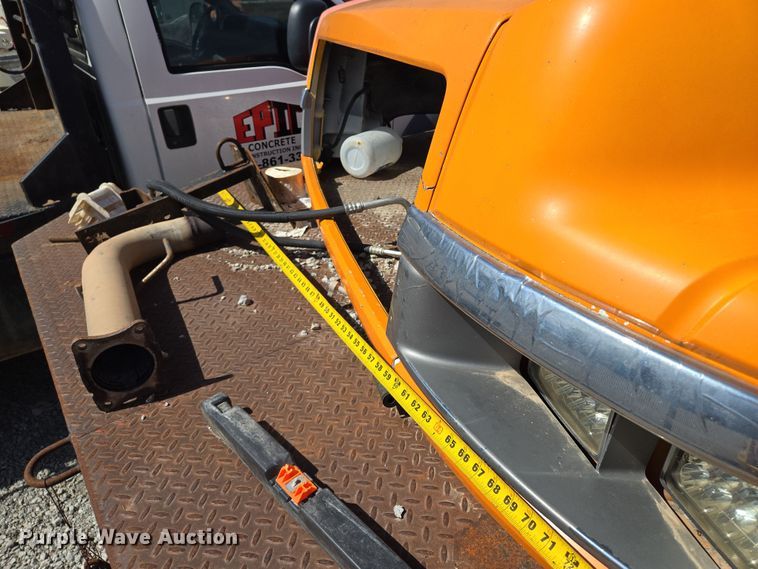 image for item EQ6911 2008 GMC C4500 flatbed truck