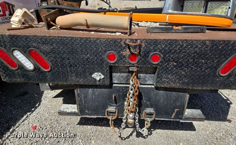 image for item EQ6911 2008 GMC C4500 flatbed truck