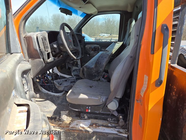 image for item EQ6911 2008 GMC C4500 flatbed truck