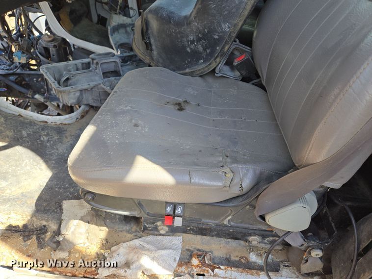 image for item EQ6911 2008 GMC C4500 flatbed truck