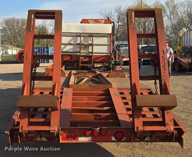 image for item EQ6941 2004 Belshe equipment trailer