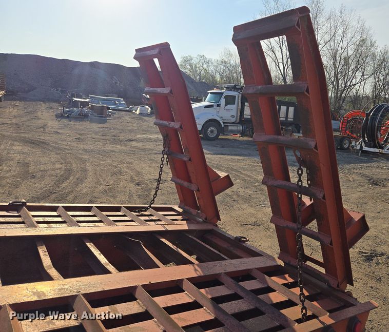 image for item EQ6941 2004 Belshe equipment trailer