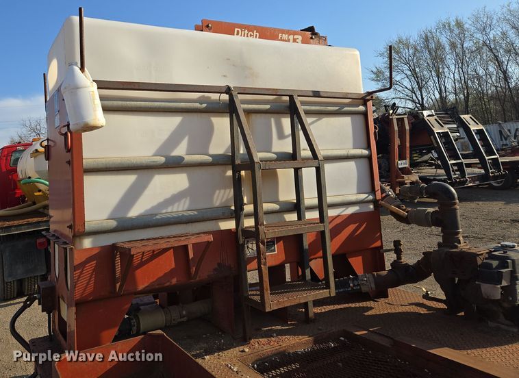 image for item EQ6941 2004 Belshe equipment trailer