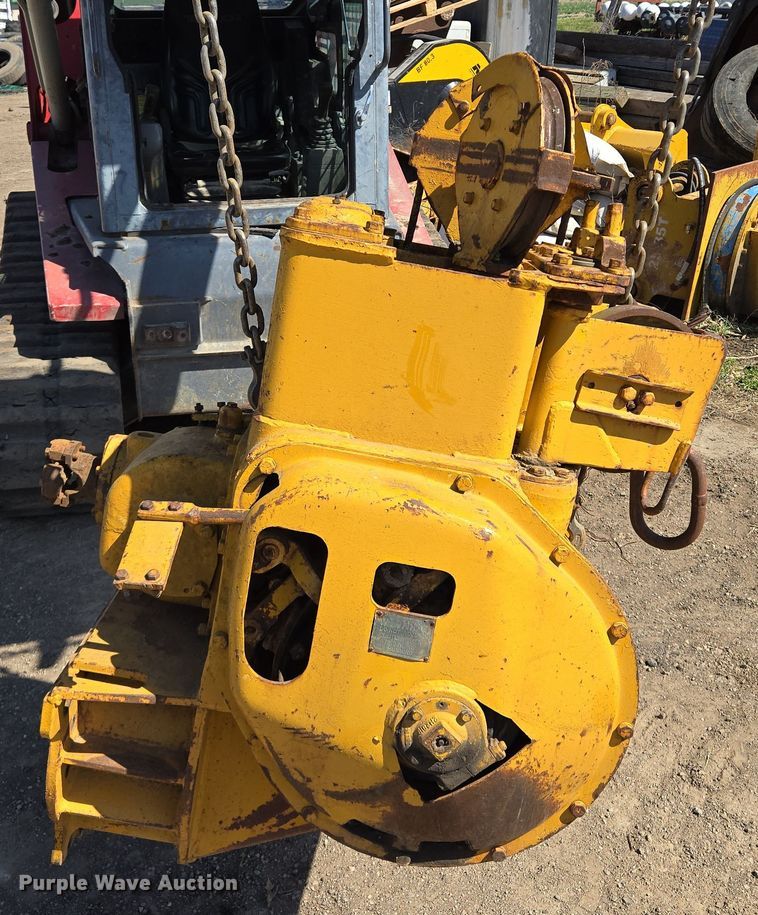 image for item EQ6952 Caterpillar  cable winch 