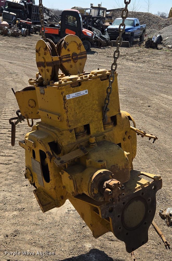 image for item EQ6952 Caterpillar  cable winch 