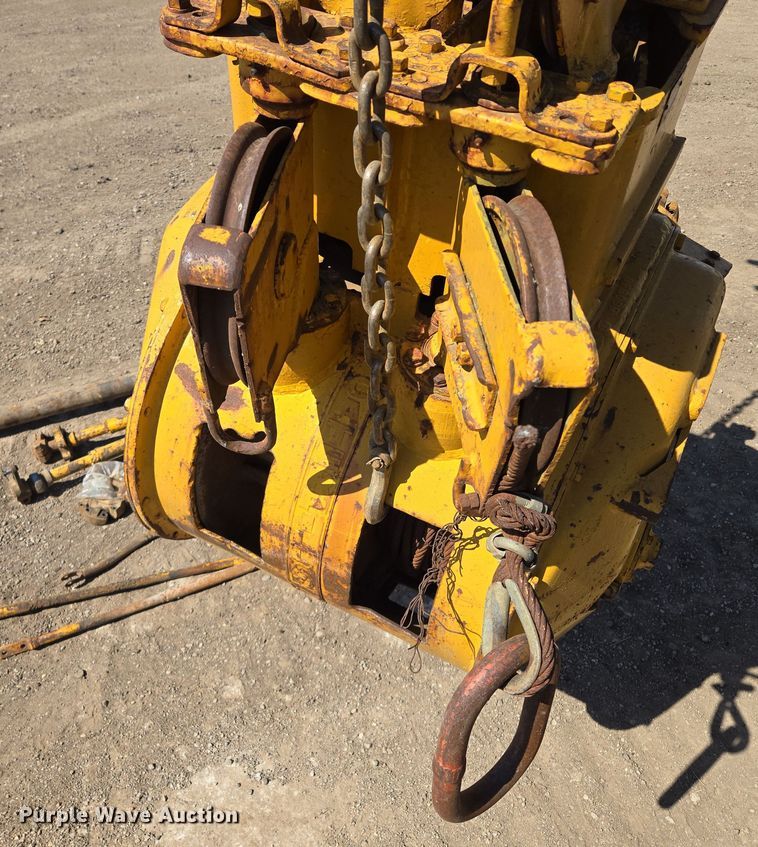 image for item EQ6952 Caterpillar  cable winch 