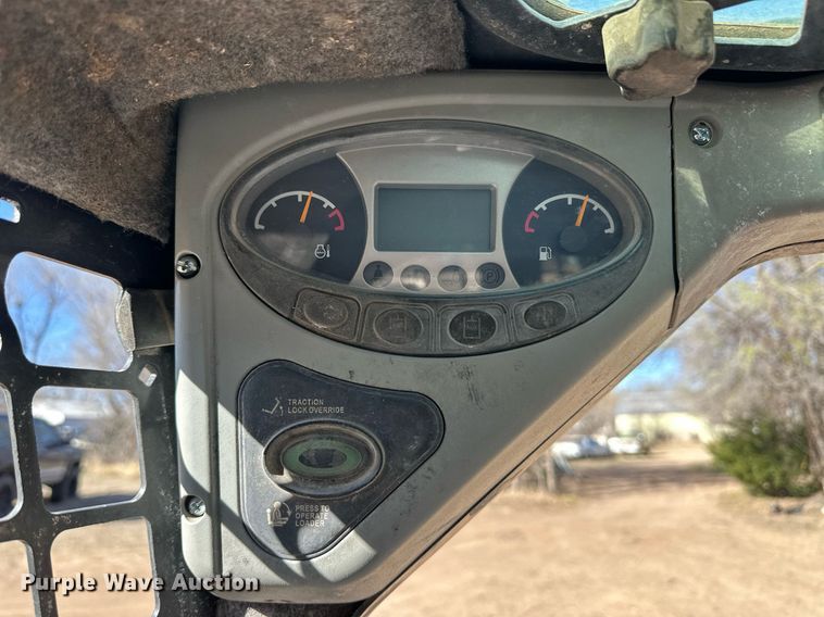 image for item ER8931 2013 Bobcat S130 skid steer loader